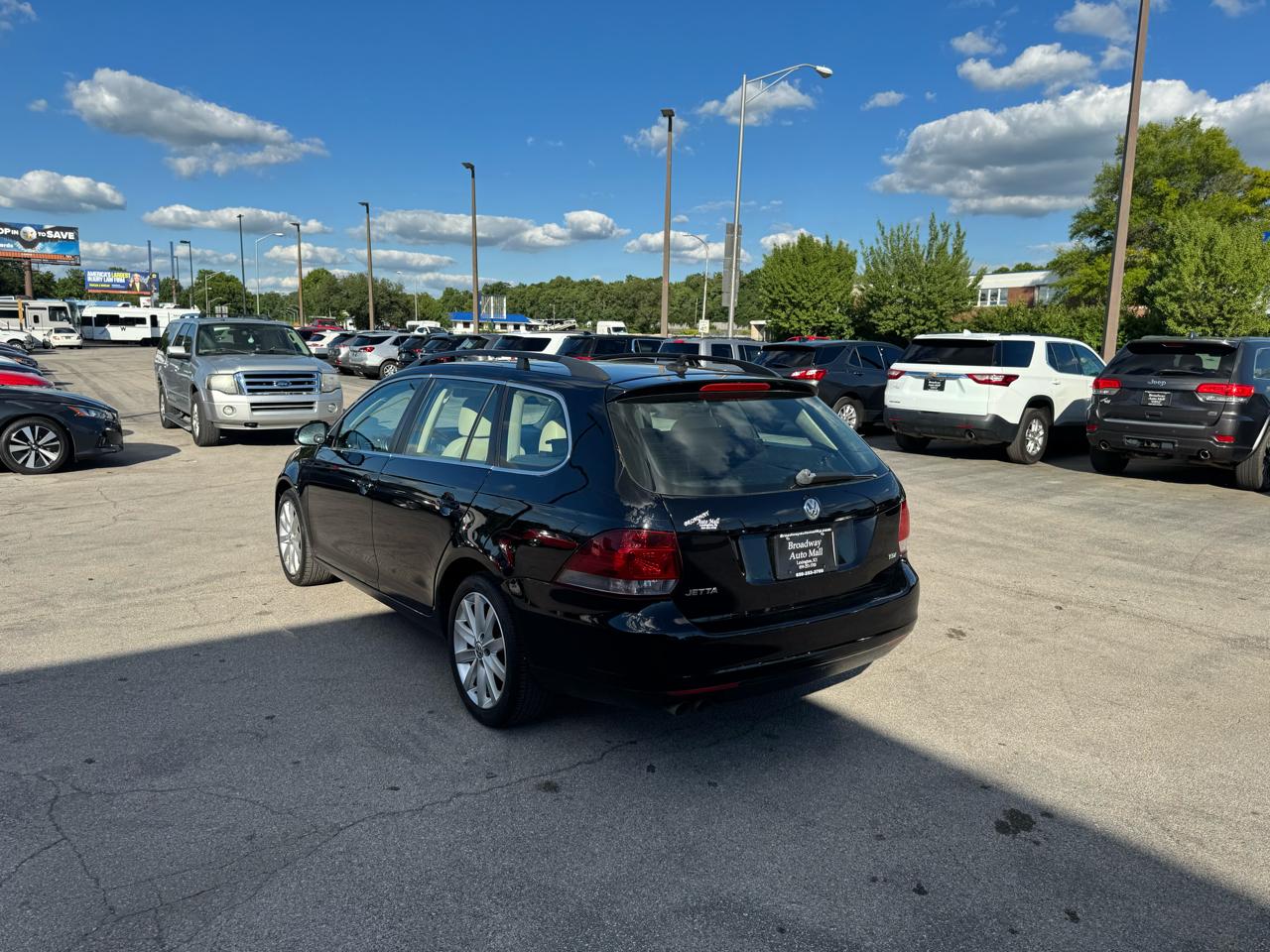 Volkswagen Jetta SportWagen 4dr DSG TDI 2011
