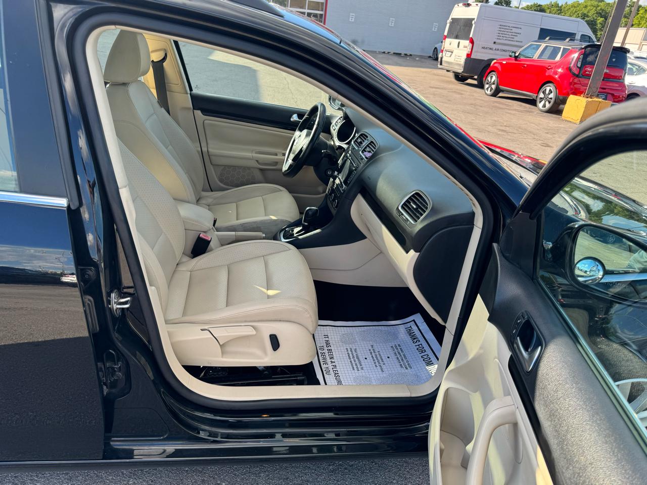 Volkswagen Jetta SportWagen 4dr DSG TDI 2011