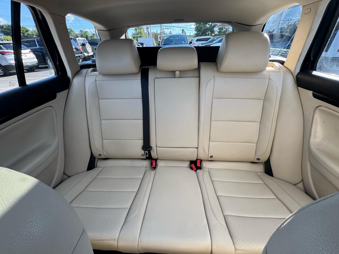 Volkswagen Jetta SportWagen 4dr DSG TDI 2011