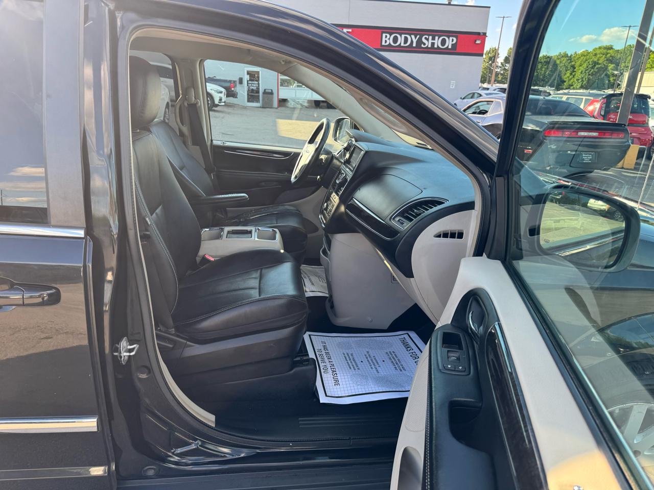Chrysler Town & Country 4dr Wgn Touring 2014