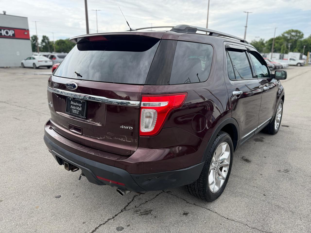 Ford Explorer 4WD 4dr XLT 2011
