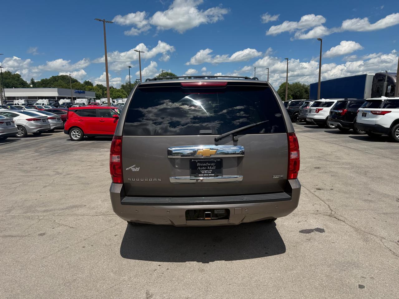 Chevrolet Suburban 4WD 4dr 1500 LT 2012