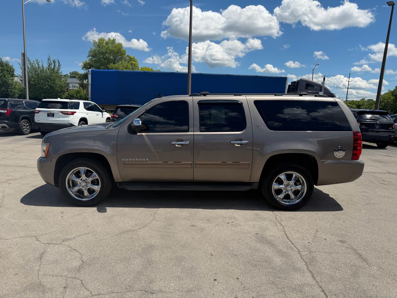 Chevrolet Suburban 4WD 4dr 1500 LT 2012