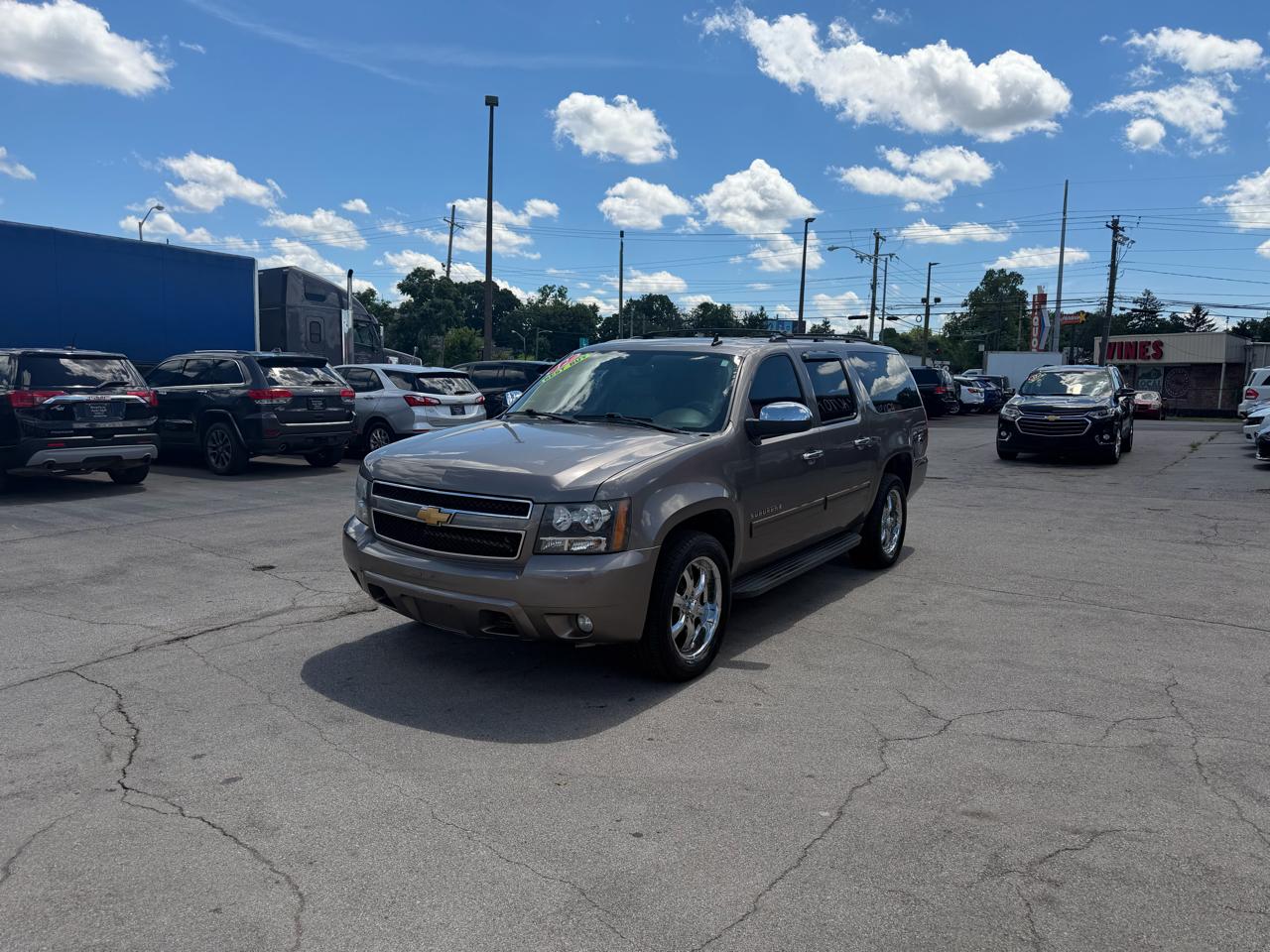 Chevrolet Suburban 4WD 4dr 1500 LT 2012