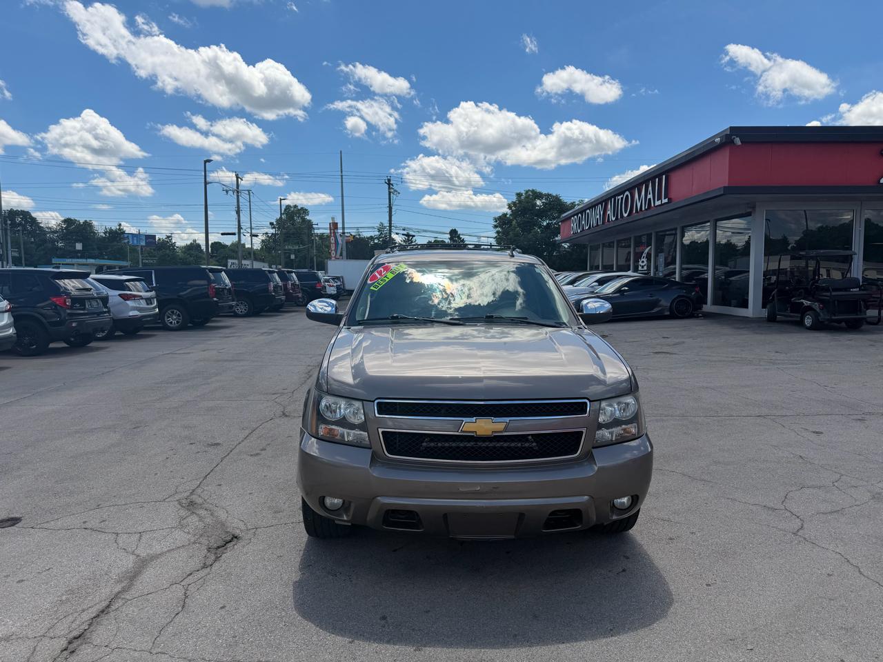 Chevrolet Suburban 4WD 4dr 1500 LT 2012