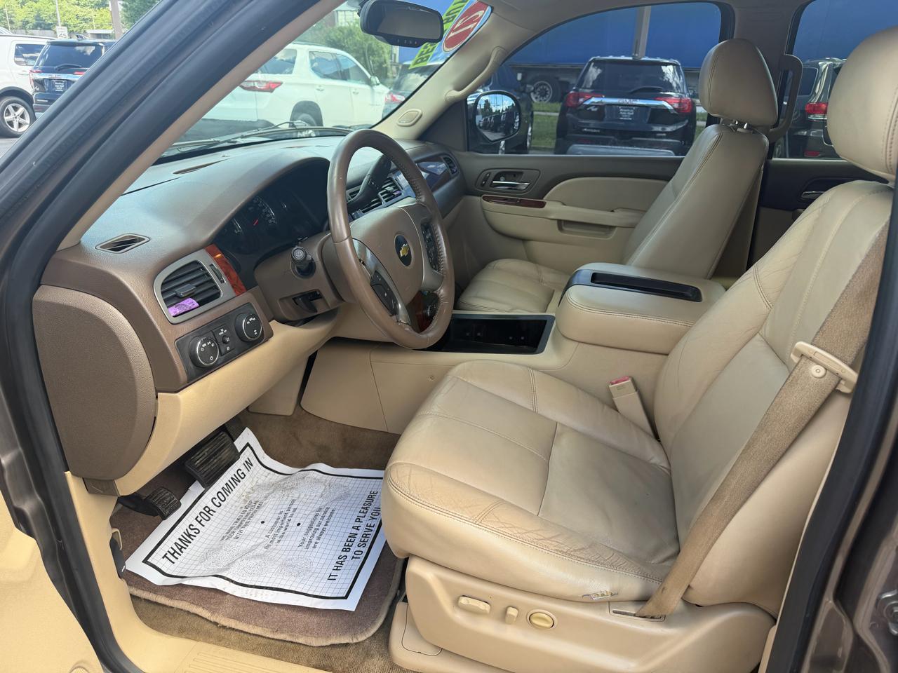 Chevrolet Suburban 4WD 4dr 1500 LT 2012