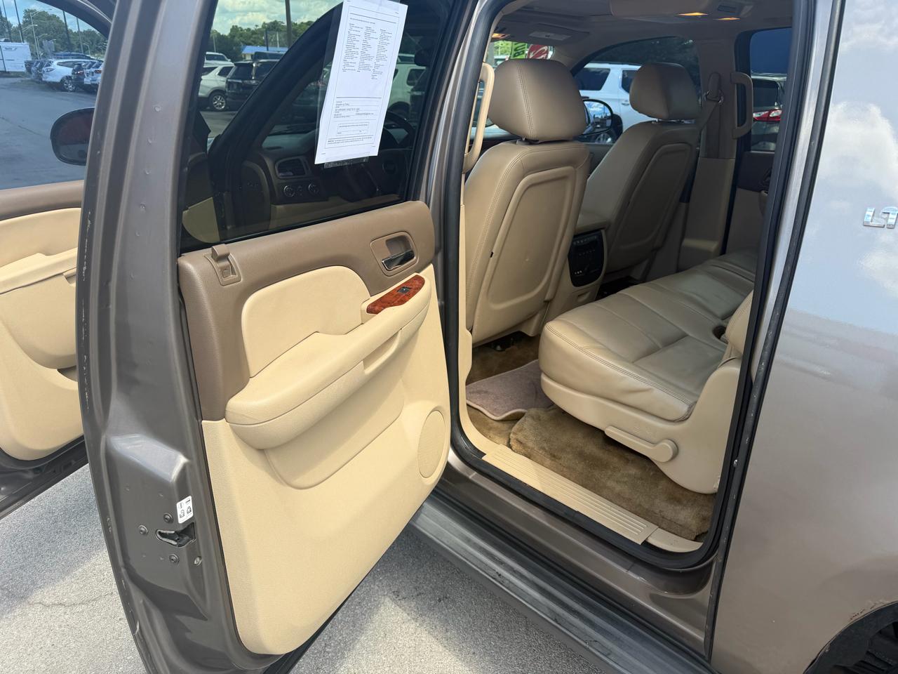 Chevrolet Suburban 4WD 4dr 1500 LT 2012