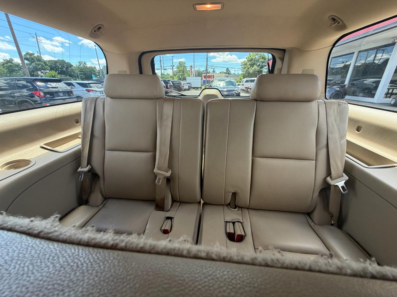 Chevrolet Suburban 4WD 4dr 1500 LT 2012