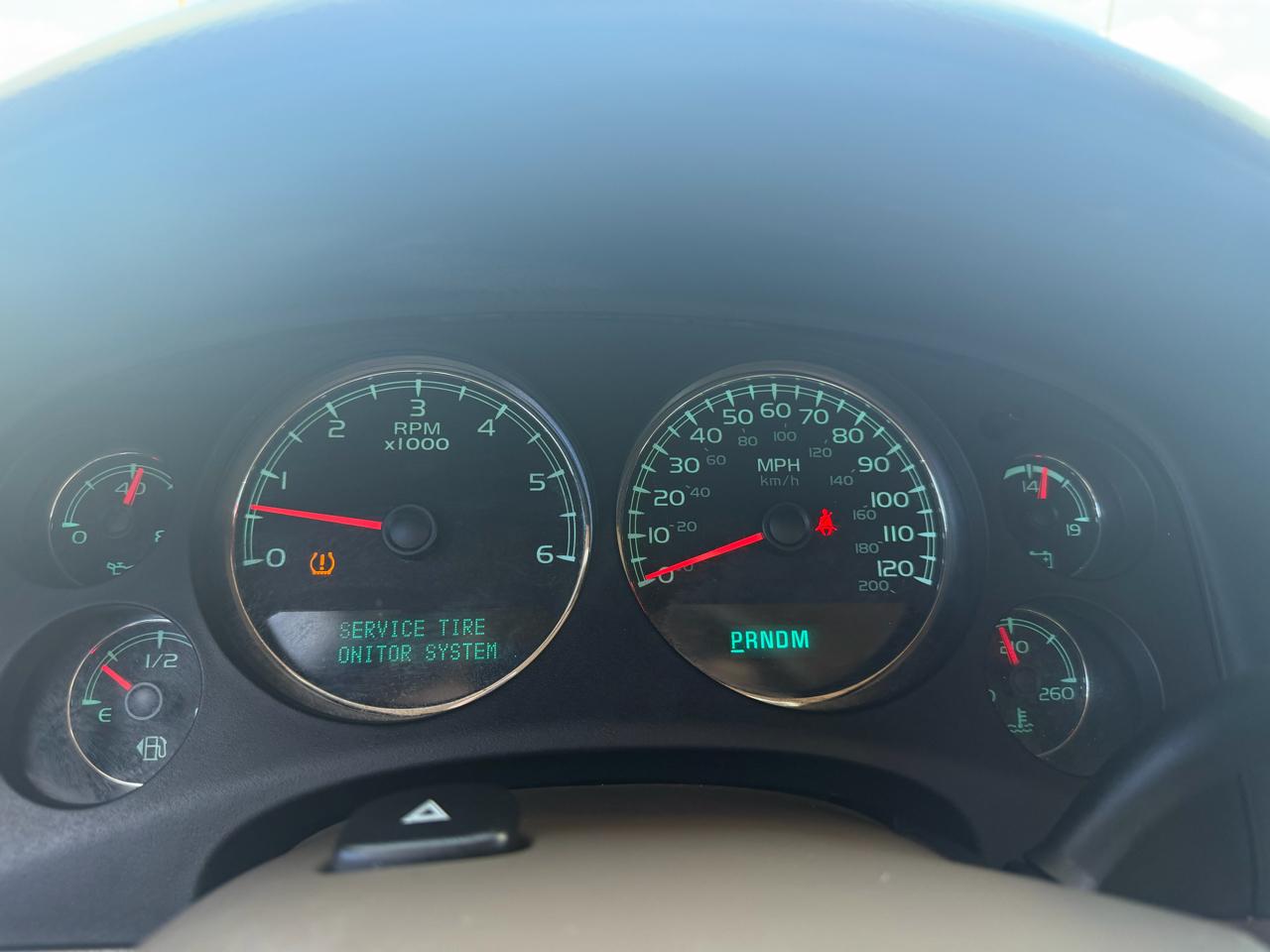 Chevrolet Suburban 4WD 4dr 1500 LT 2012