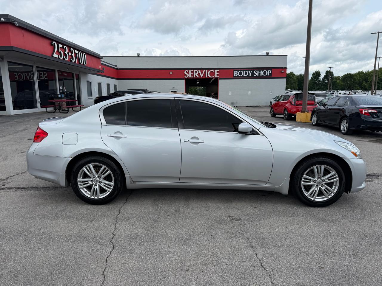 Infiniti G37 X 2011
