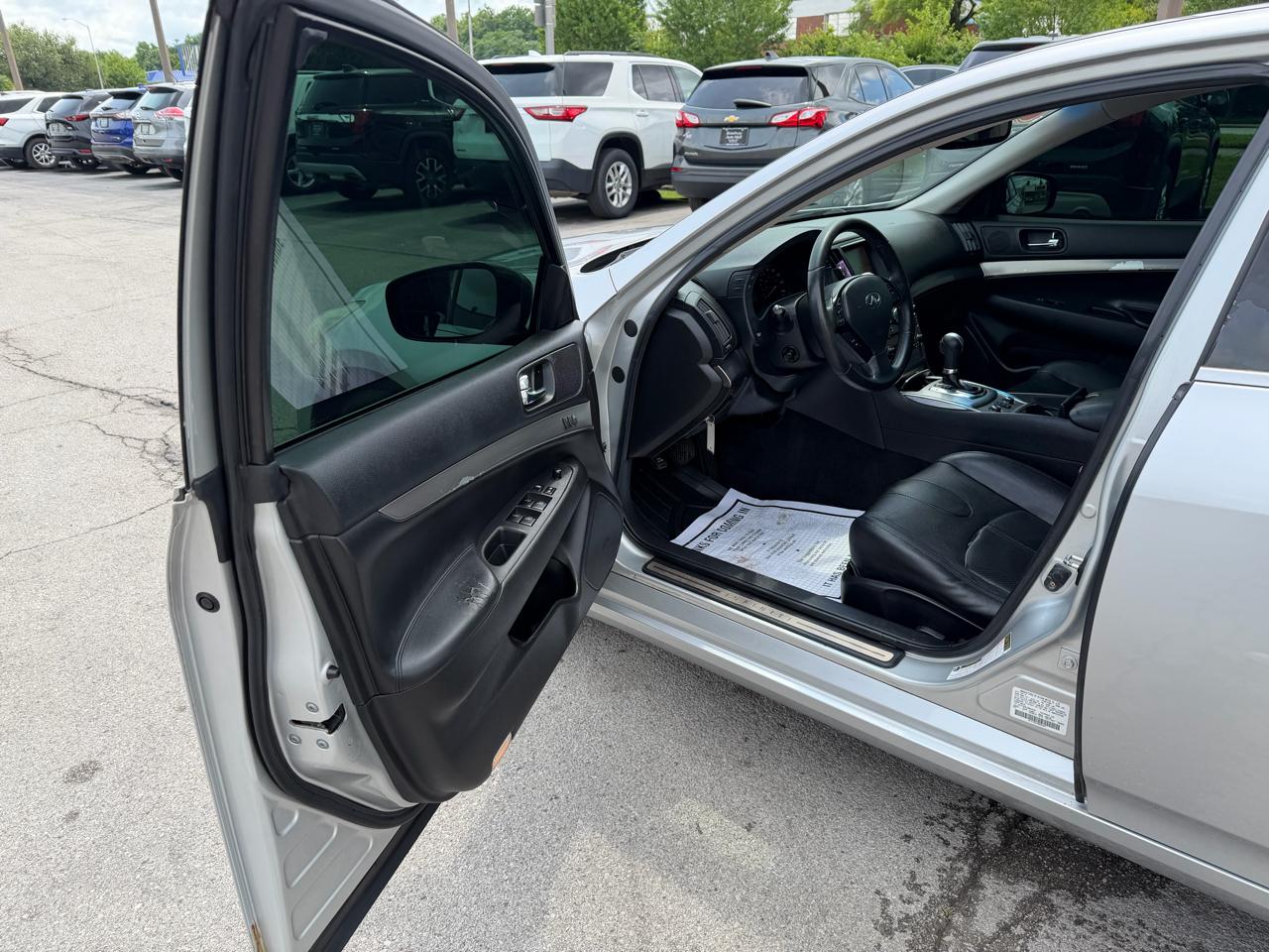 Infiniti G37 X 2011