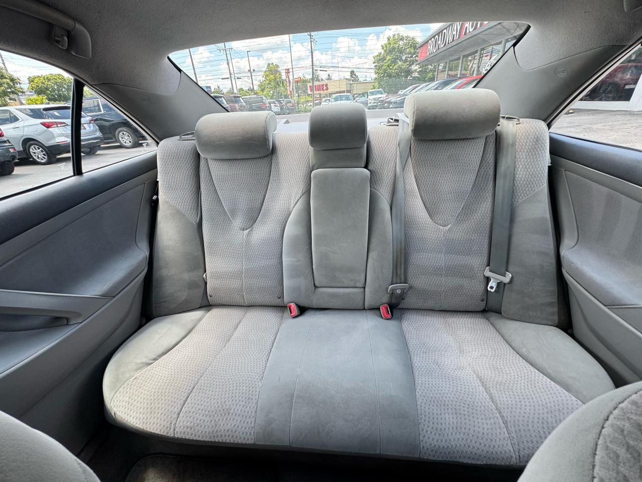 Toyota Camry 4dr Sdn I4 Man LE (Natl) 2011