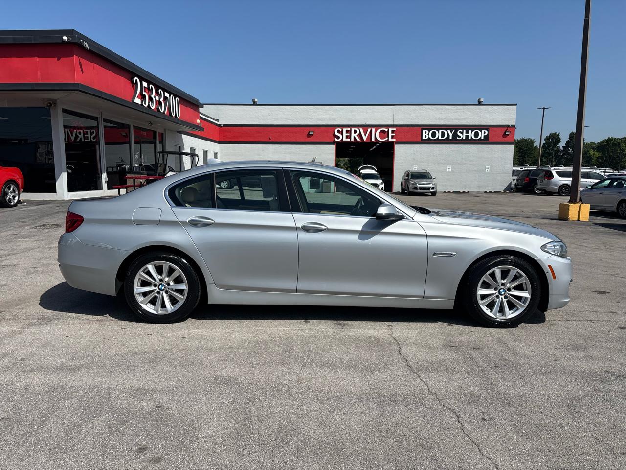 BMW 5 Series 4dr Sdn 528i RWD 2014