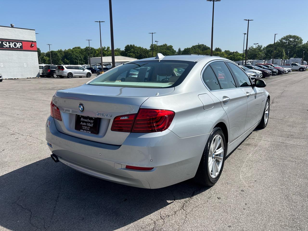 BMW 5 Series 4dr Sdn 528i RWD 2014