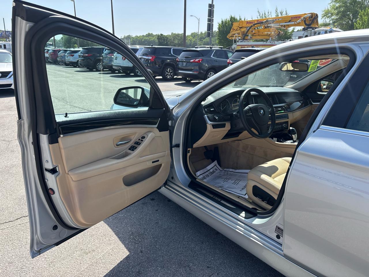 BMW 5 Series 4dr Sdn 528i RWD 2014