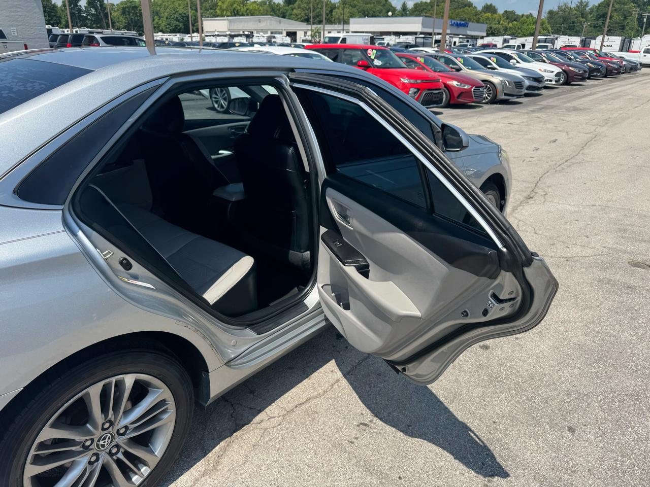 Toyota Camry 4dr Sdn I4 Auto SE w/Special Edition Pkg (Natl) 2016