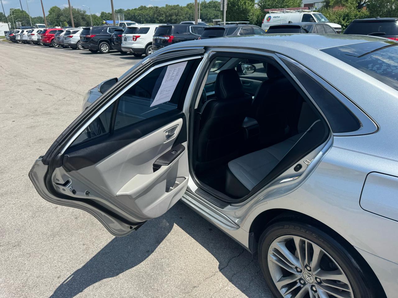 Toyota Camry 4dr Sdn I4 Auto SE w/Special Edition Pkg (Natl) 2016