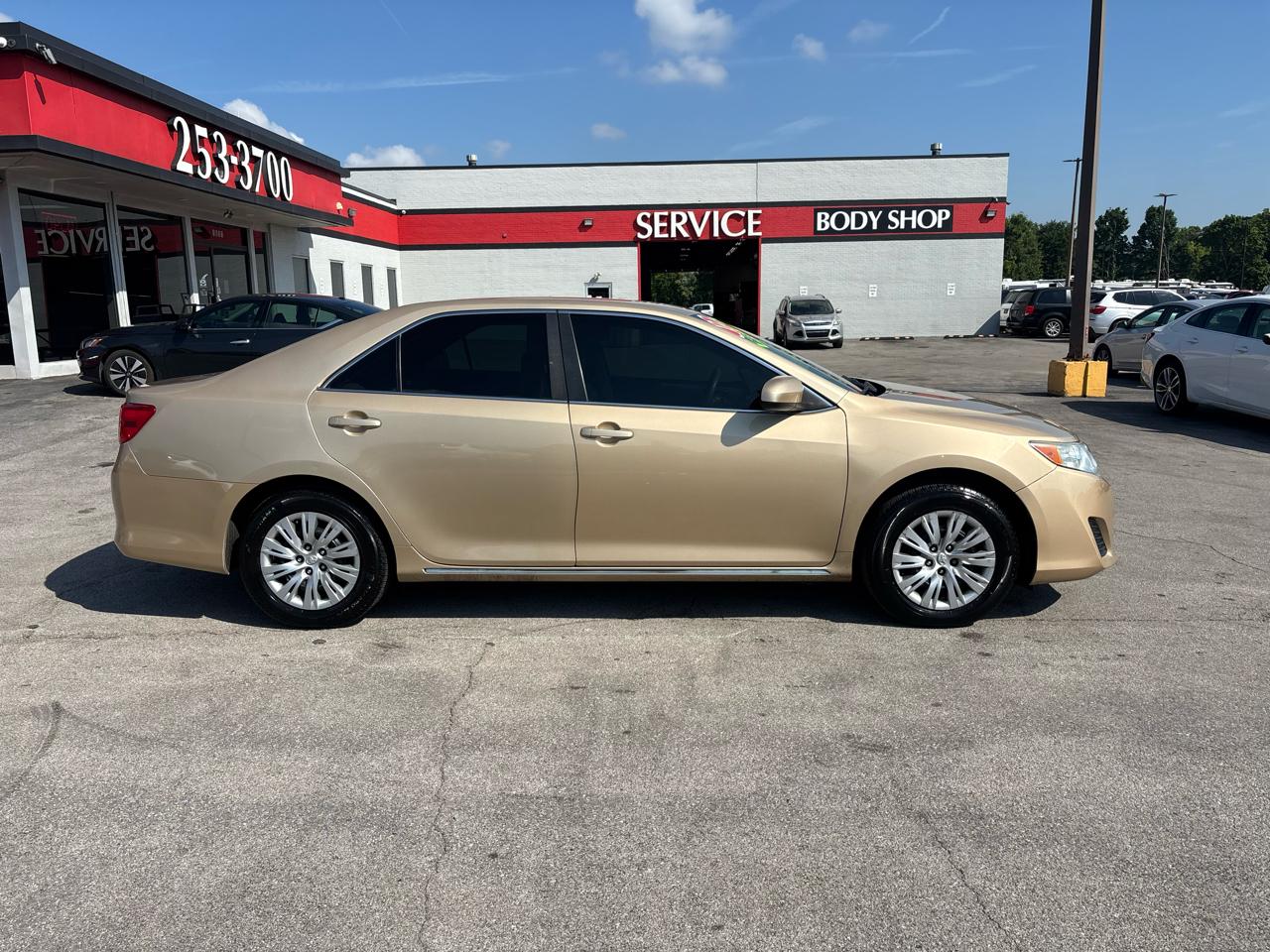 Toyota Camry 4dr Sdn LE Auto 2012