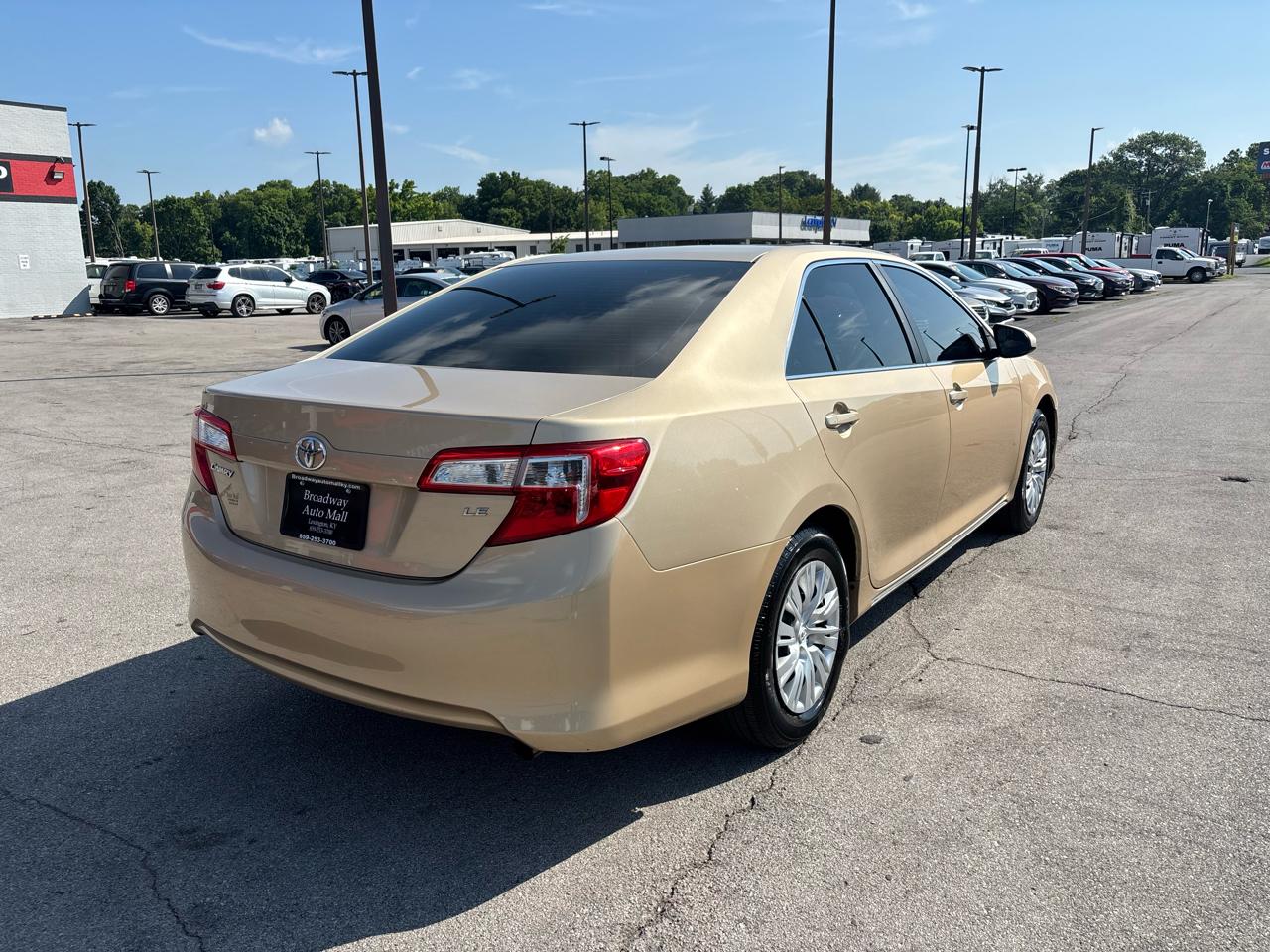 Toyota Camry 4dr Sdn LE Auto 2012