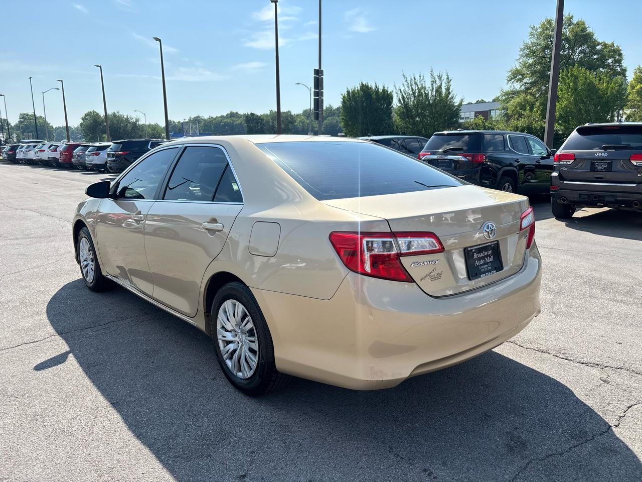 Toyota Camry 4dr Sdn LE Auto 2012