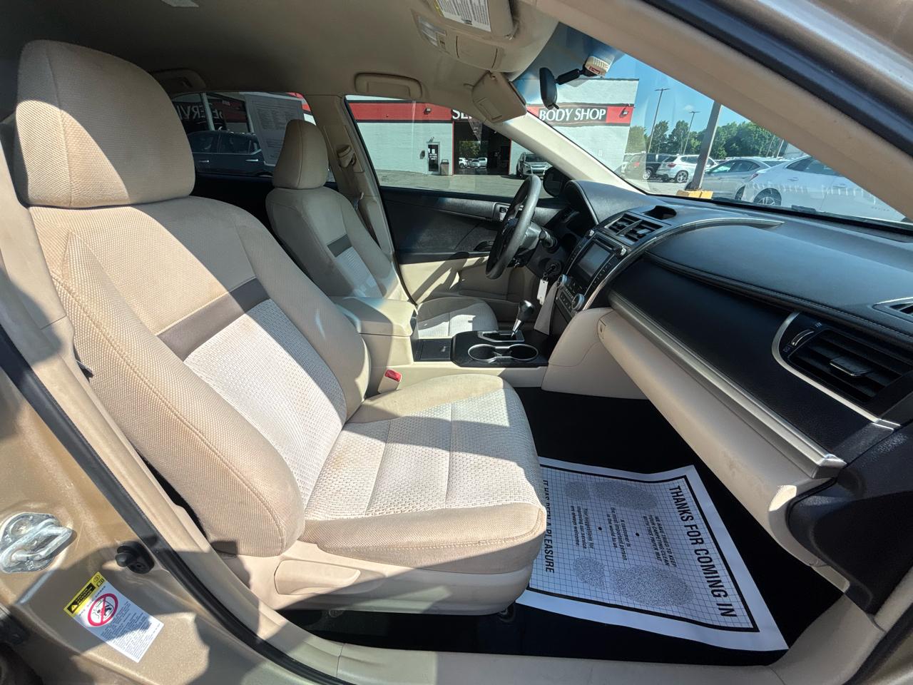 Toyota Camry 4dr Sdn LE Auto 2012