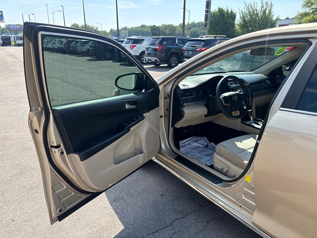 Toyota Camry 4dr Sdn LE Auto 2012