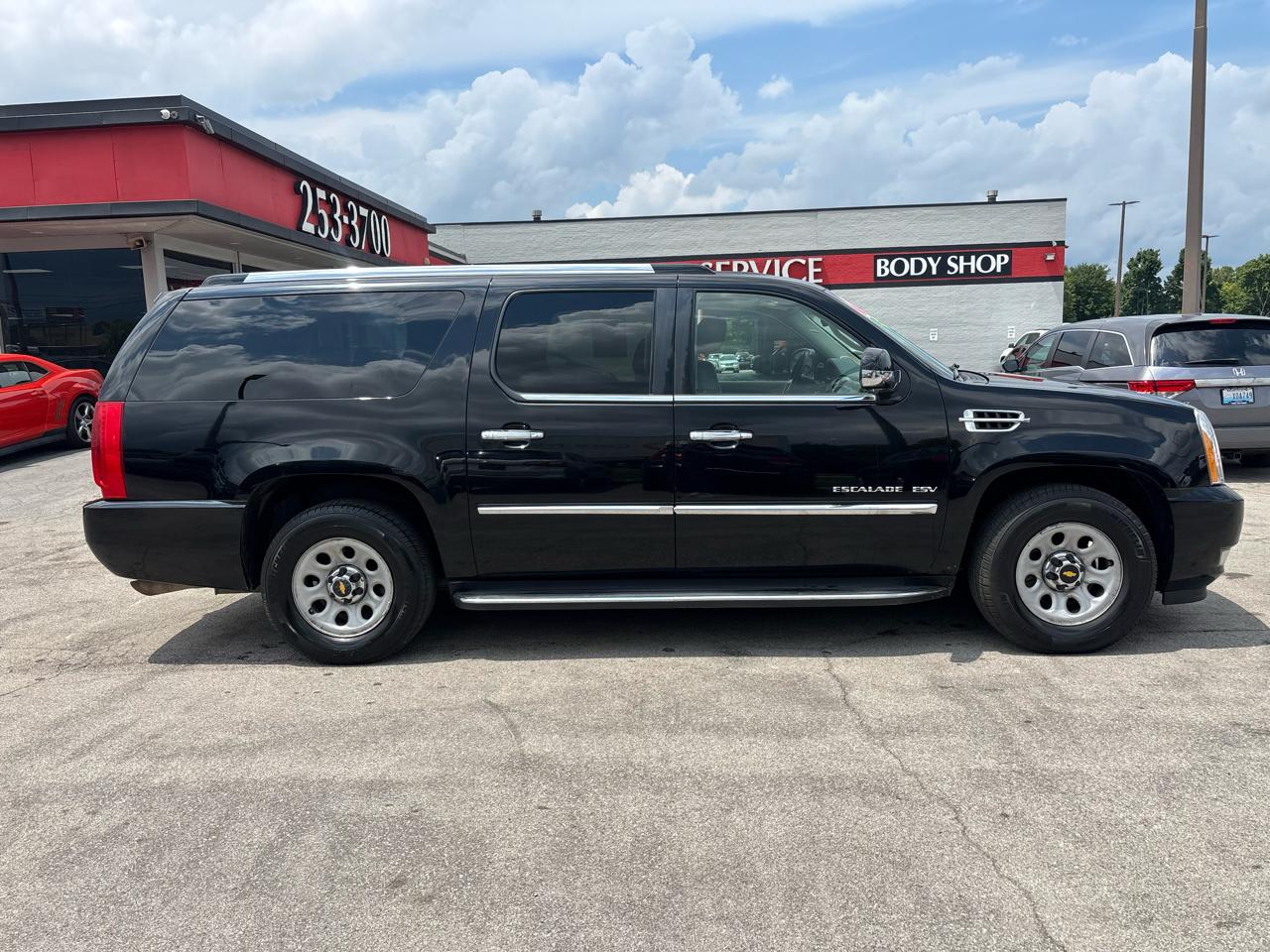 Cadillac Escalade ESV AWD 4dr Luxury 2011