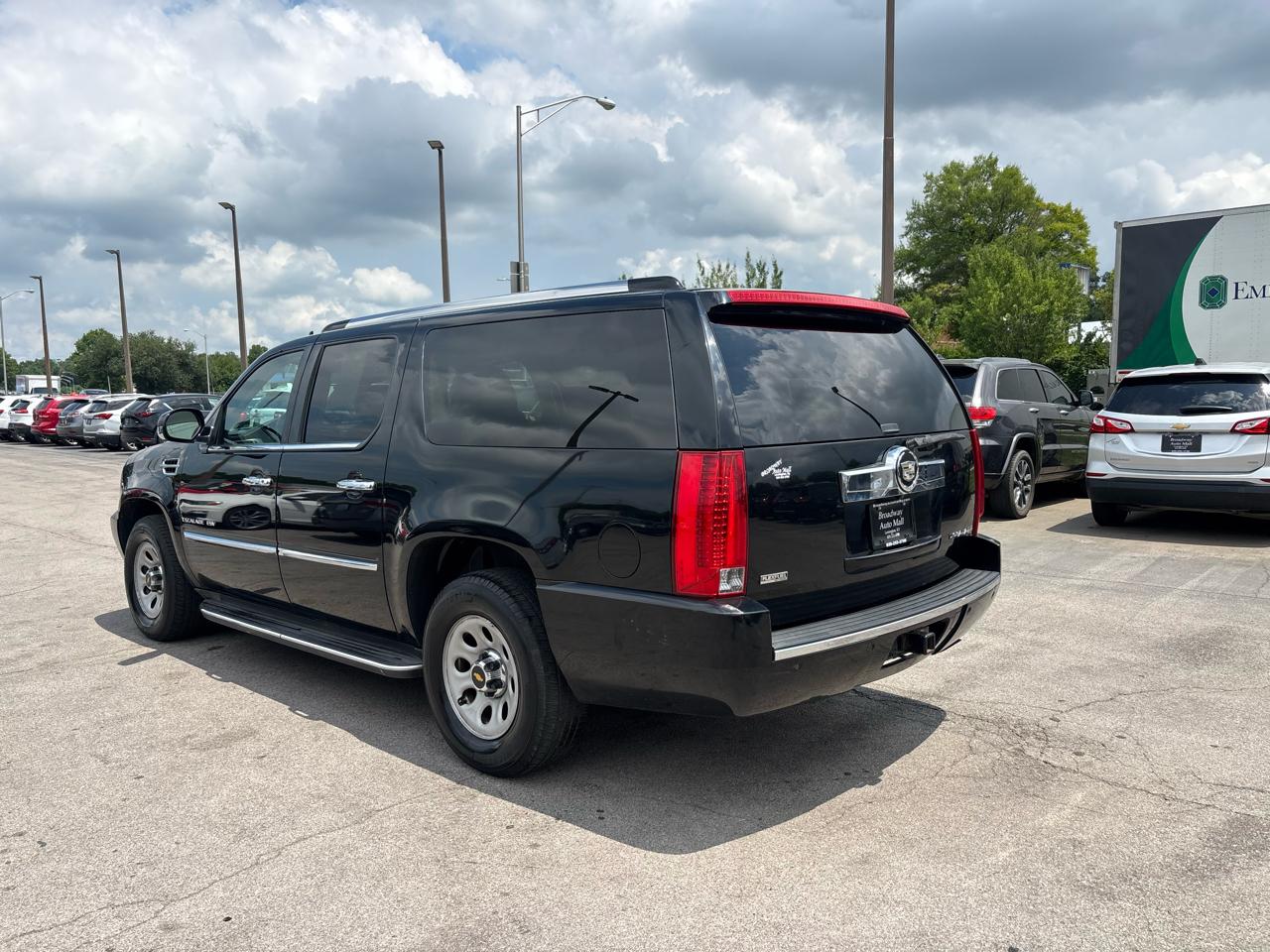 Cadillac Escalade ESV AWD 4dr Luxury 2011