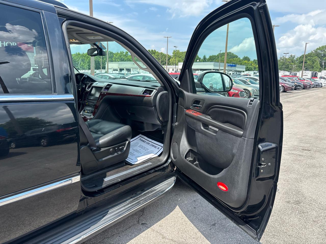 Cadillac Escalade ESV AWD 4dr Luxury 2011