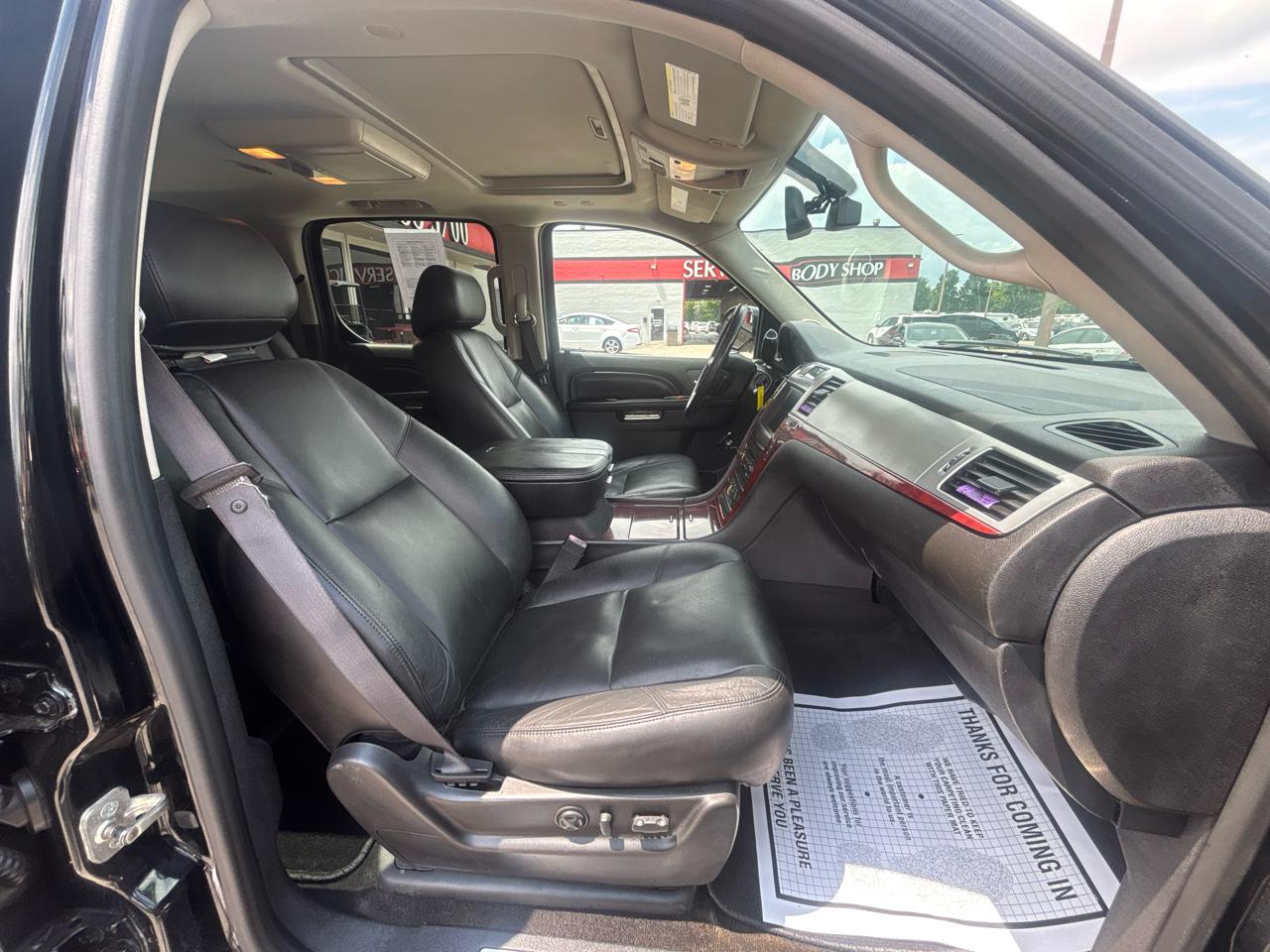 Cadillac Escalade ESV AWD 4dr Luxury 2011