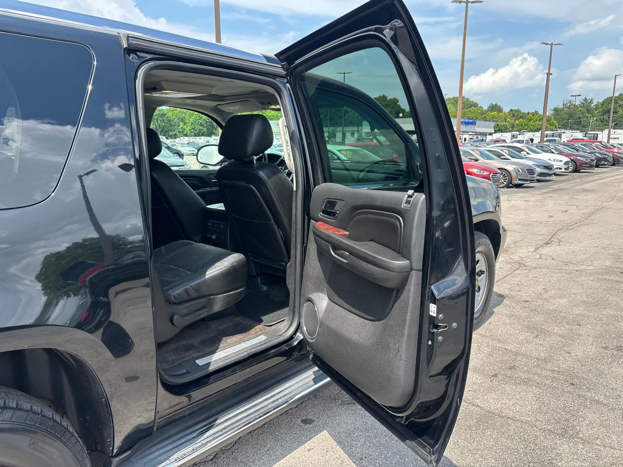 Cadillac Escalade ESV AWD 4dr Luxury 2011