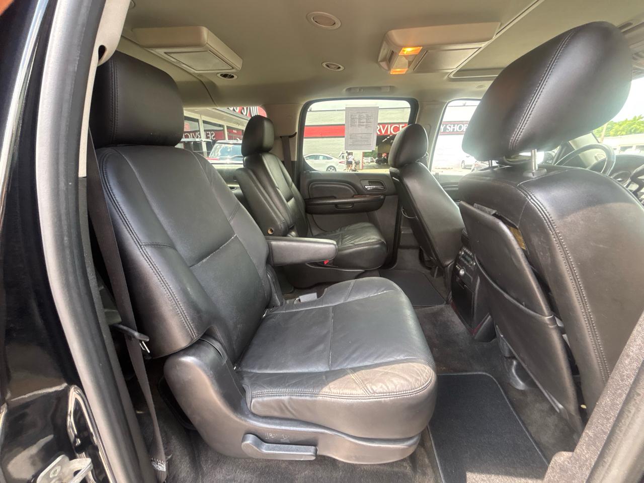 Cadillac Escalade ESV AWD 4dr Luxury 2011
