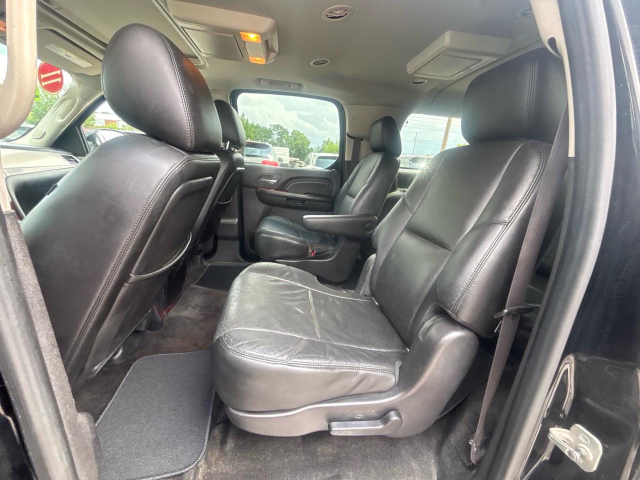 Cadillac Escalade ESV AWD 4dr Luxury 2011