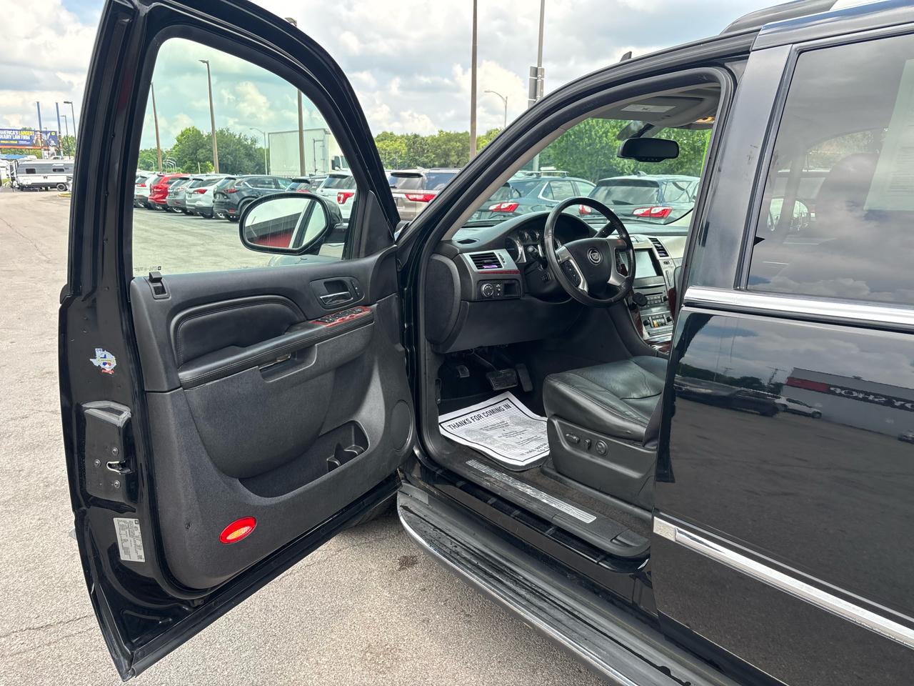 Cadillac Escalade ESV AWD 4dr Luxury 2011