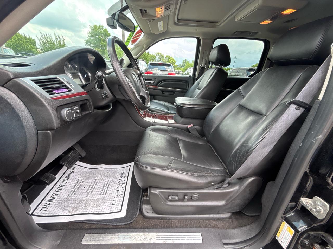Cadillac Escalade ESV AWD 4dr Luxury 2011