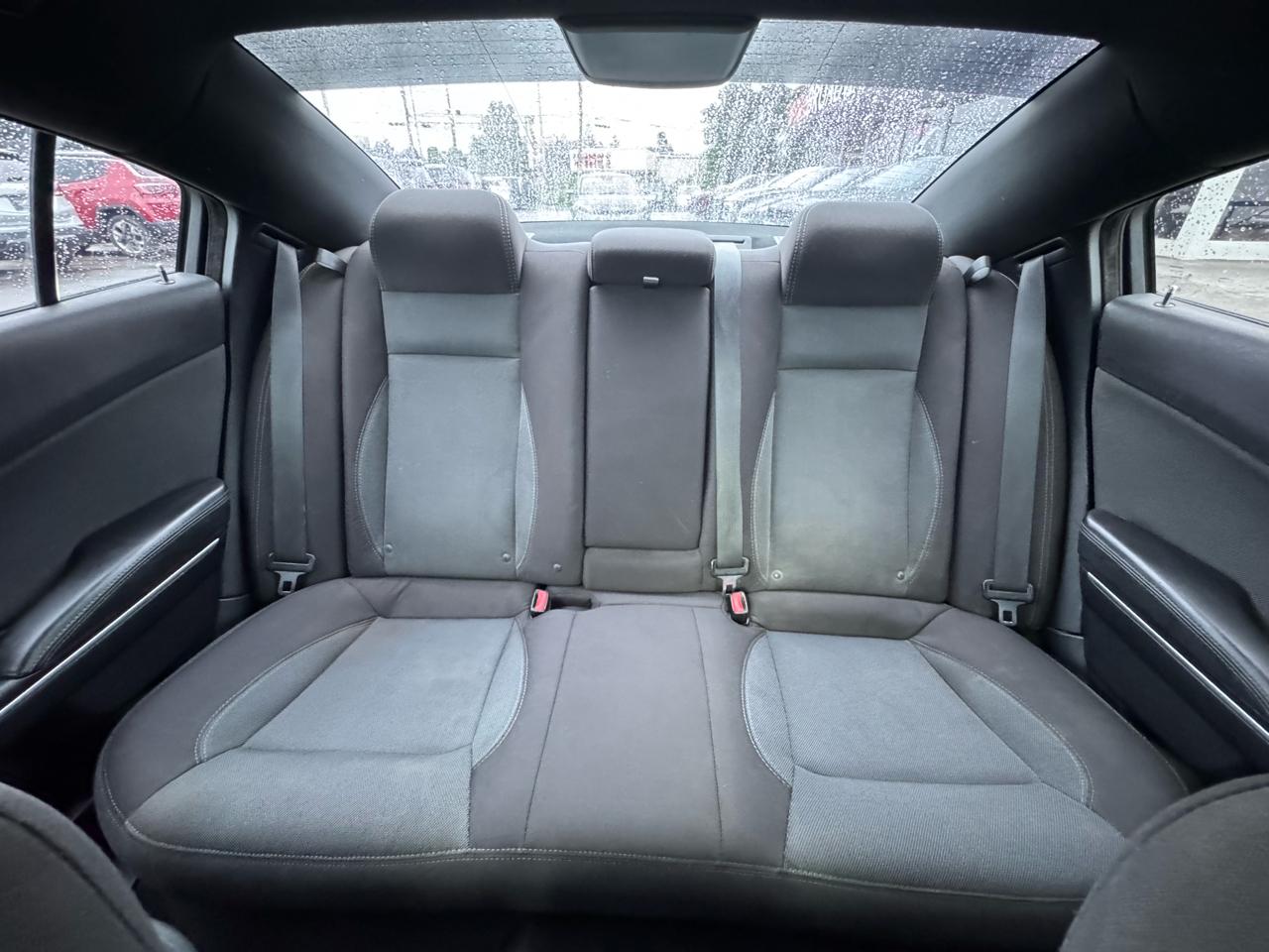 Dodge Charger 4dr Sdn SE RWD 2015