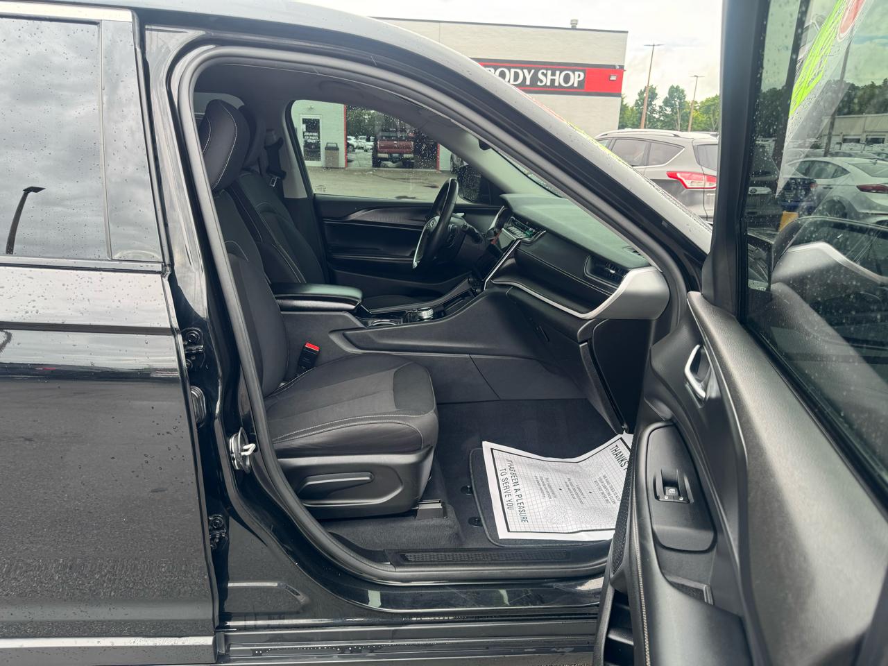 Jeep Grand Cherokee L Laredo 4x2 2023
