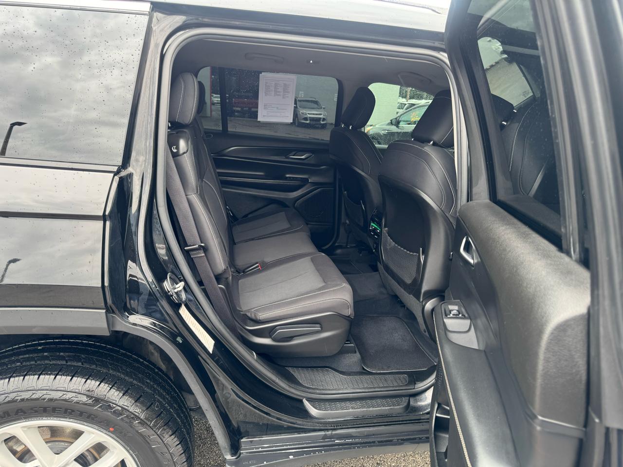 Jeep Grand Cherokee L Laredo 4x2 2023