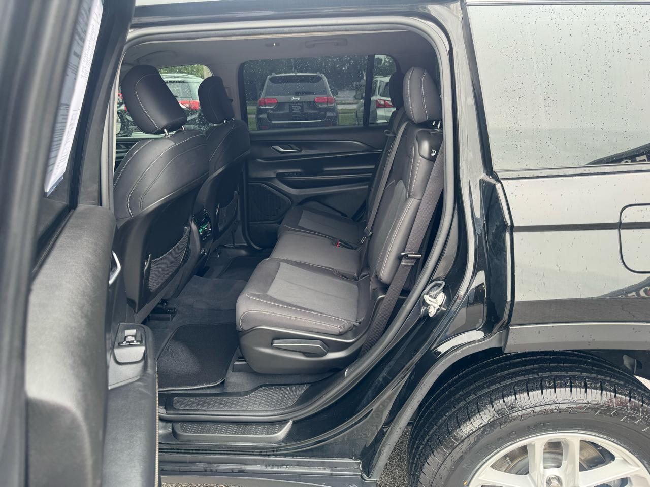 Jeep Grand Cherokee L Laredo 4x2 2023