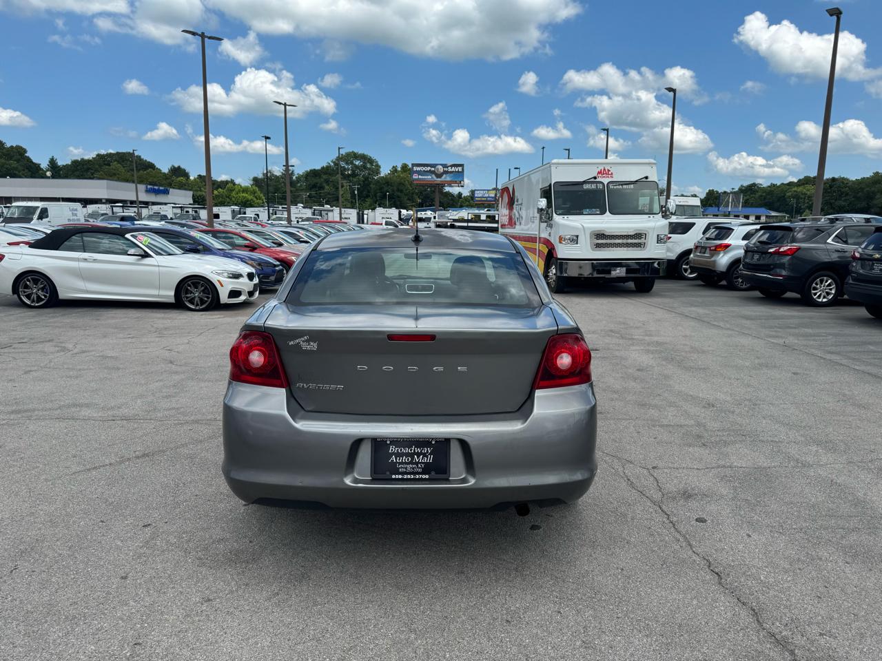Dodge Avenger 4dr Sdn SE 2012