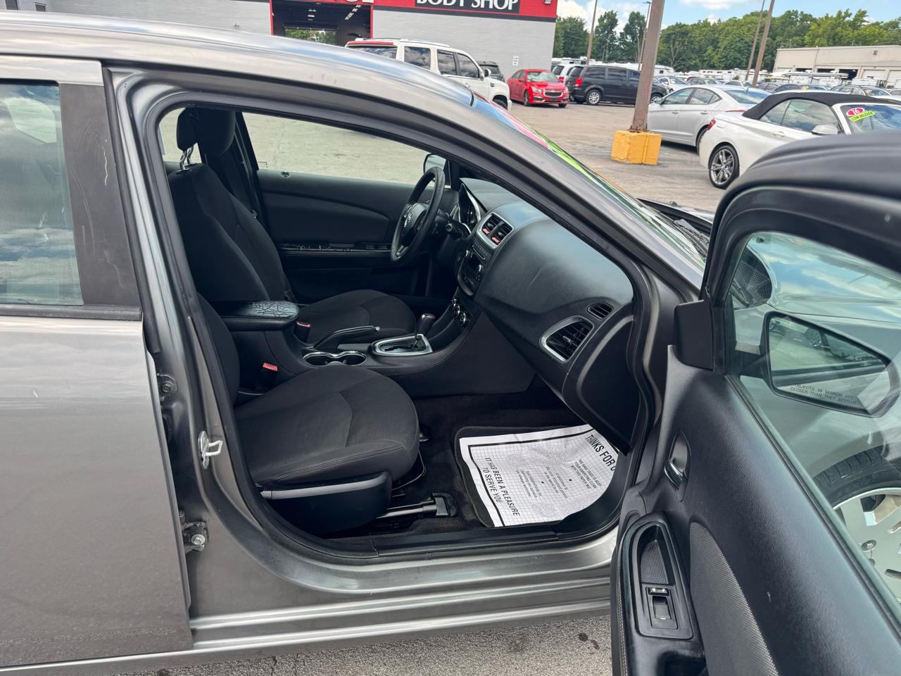 Dodge Avenger 4dr Sdn SE 2012