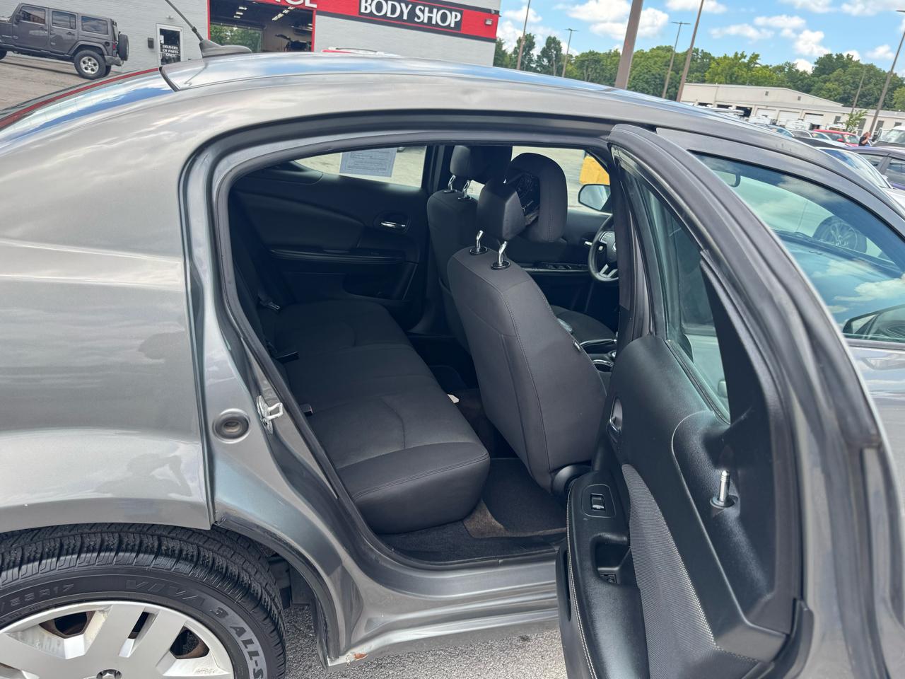 Dodge Avenger 4dr Sdn SE 2012