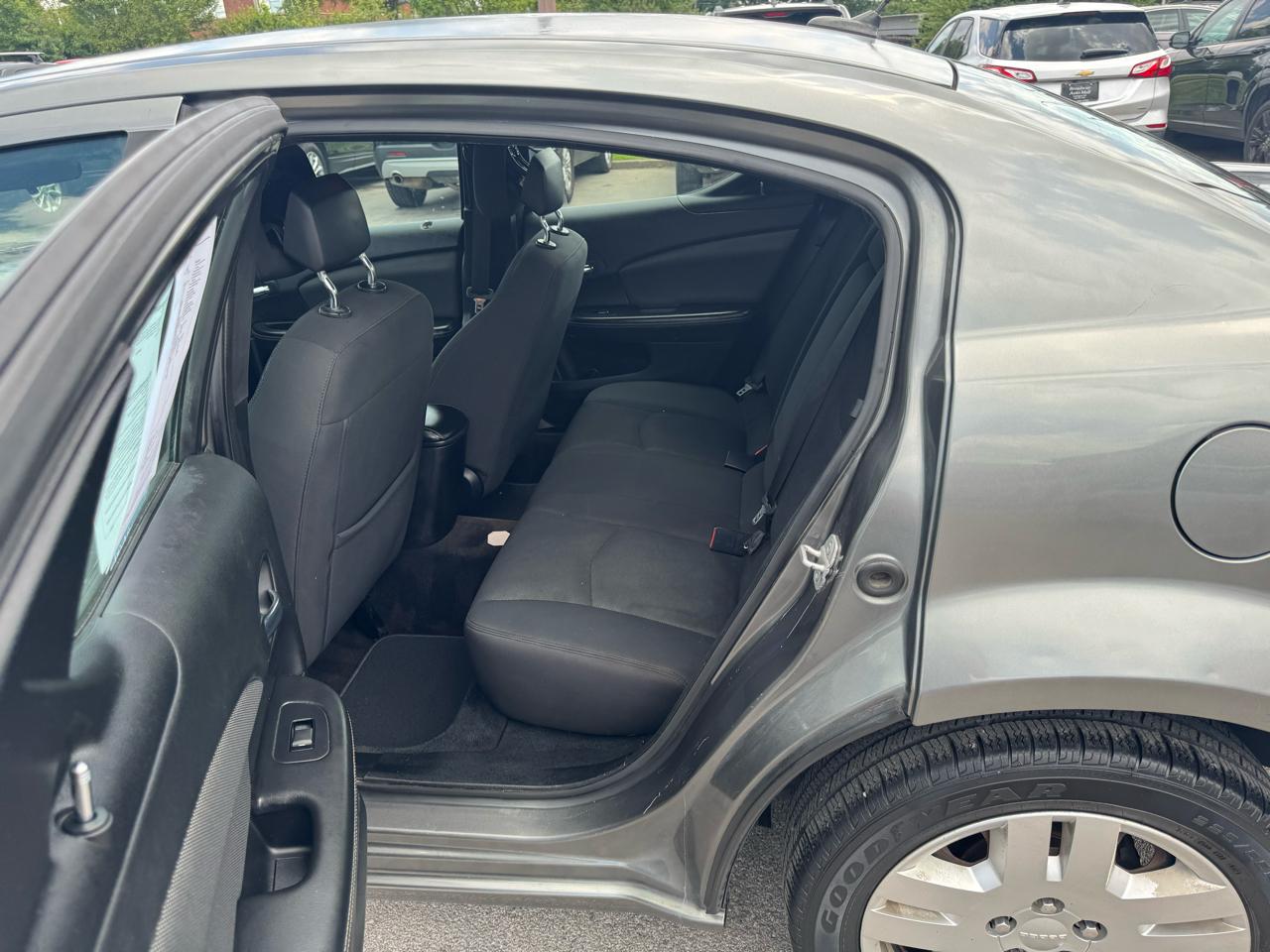 Dodge Avenger 4dr Sdn SE 2012