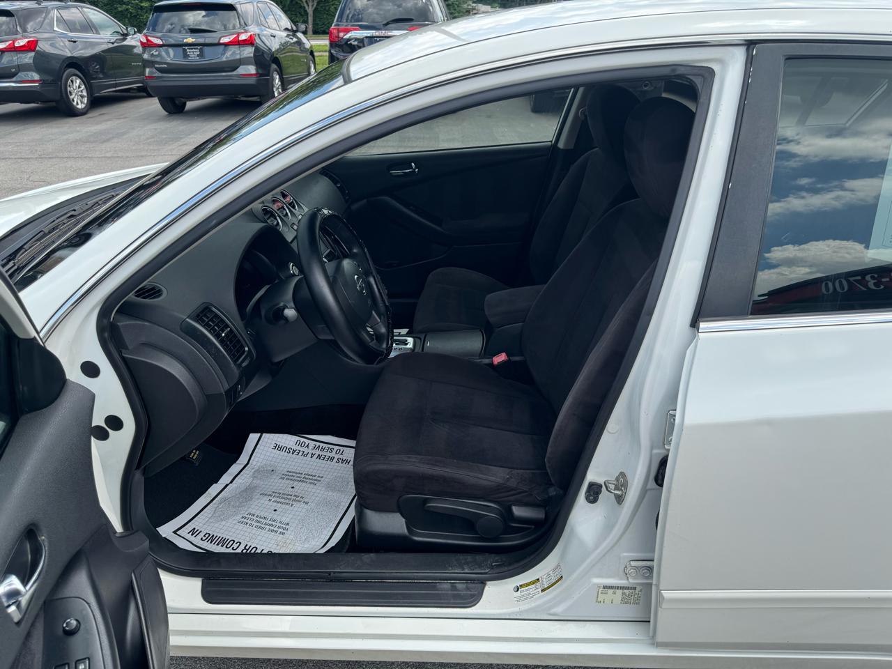 Nissan Altima 4dr Sdn I4 CVT 2.5 S 2012
