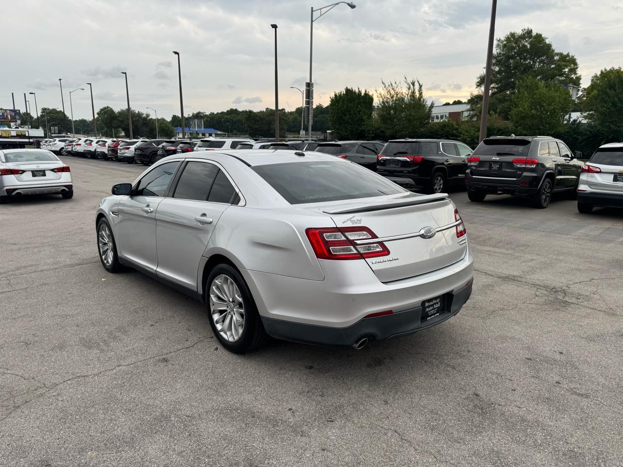 Ford Taurus 4dr Sdn Limited FWD 2013
