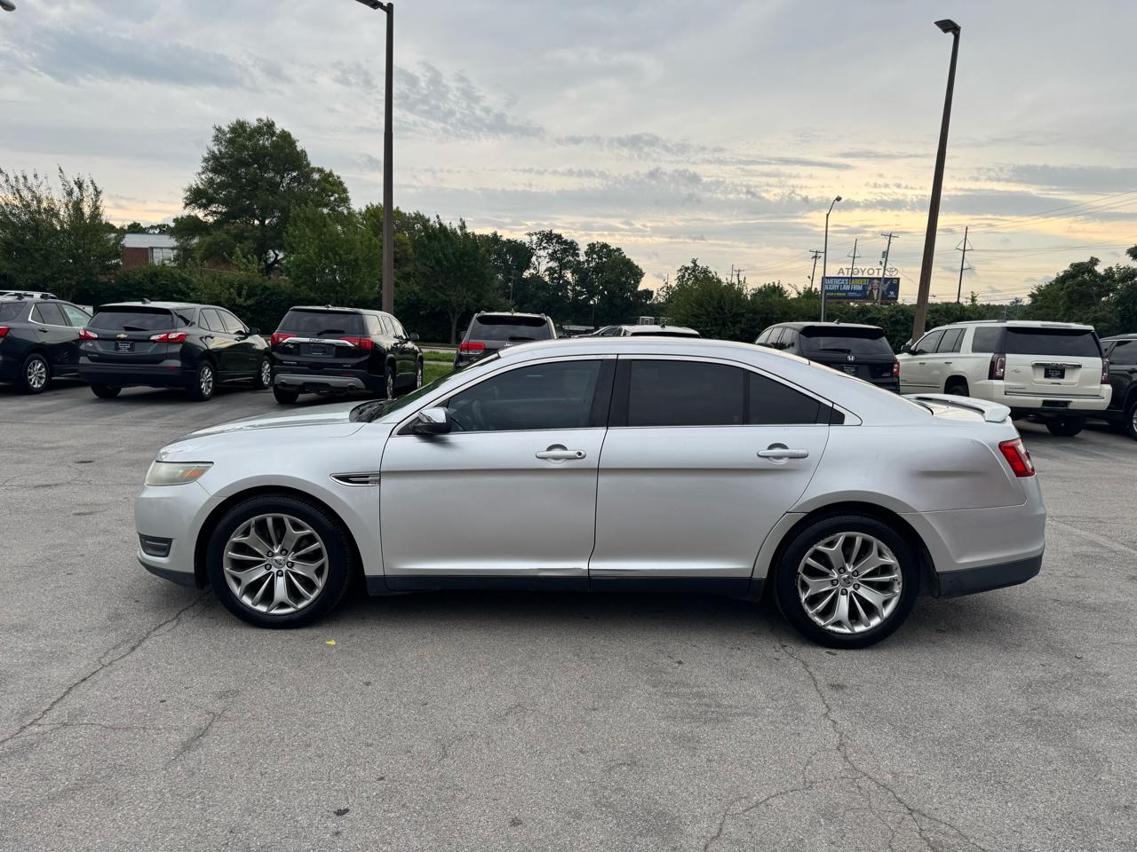 Ford Taurus 4dr Sdn Limited FWD 2013