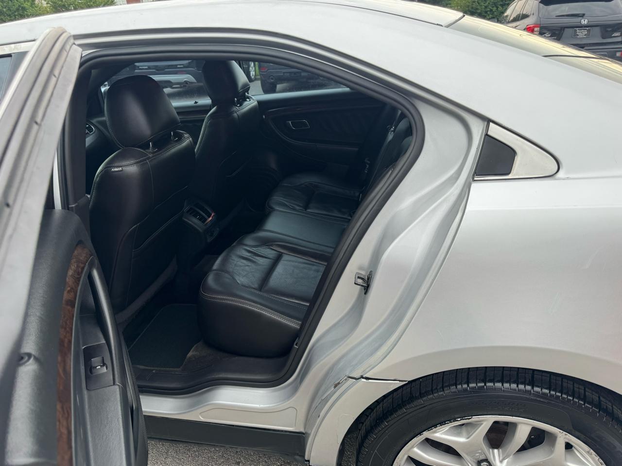 Ford Taurus 4dr Sdn Limited FWD 2013