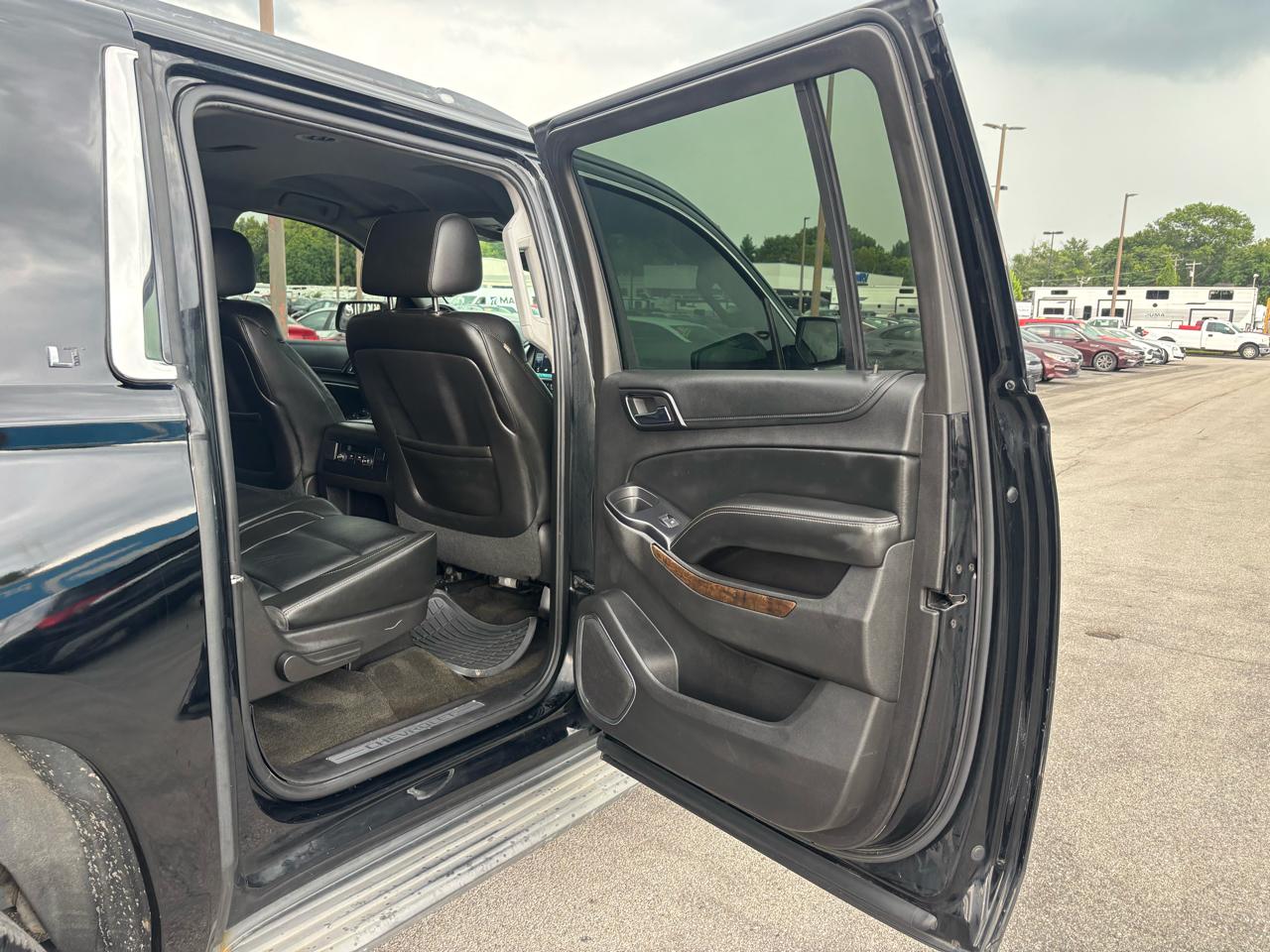 Chevrolet Suburban 4WD 4dr LT 2015