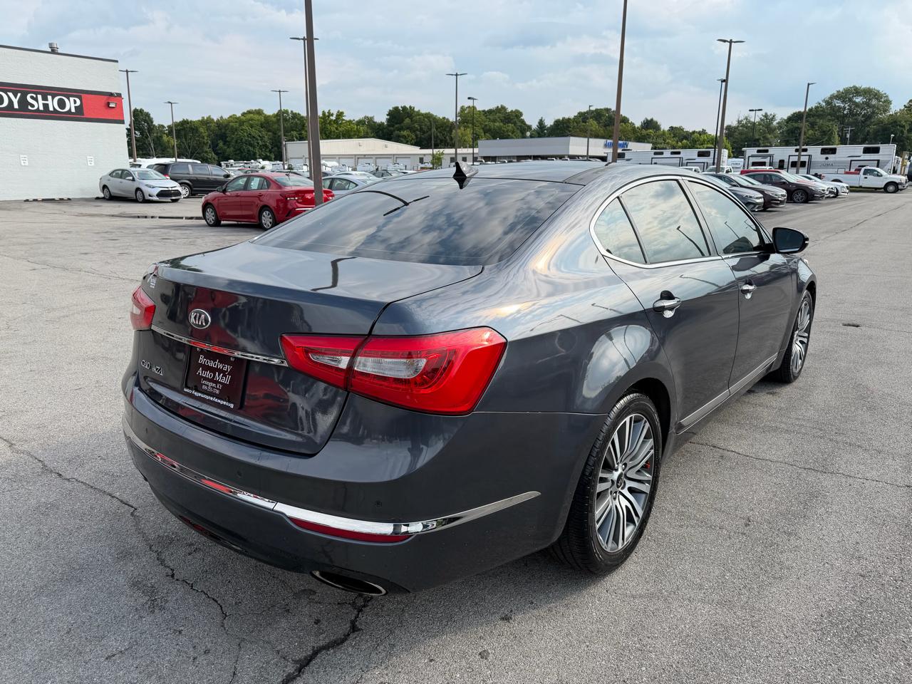 Kia Cadenza Premium 2016