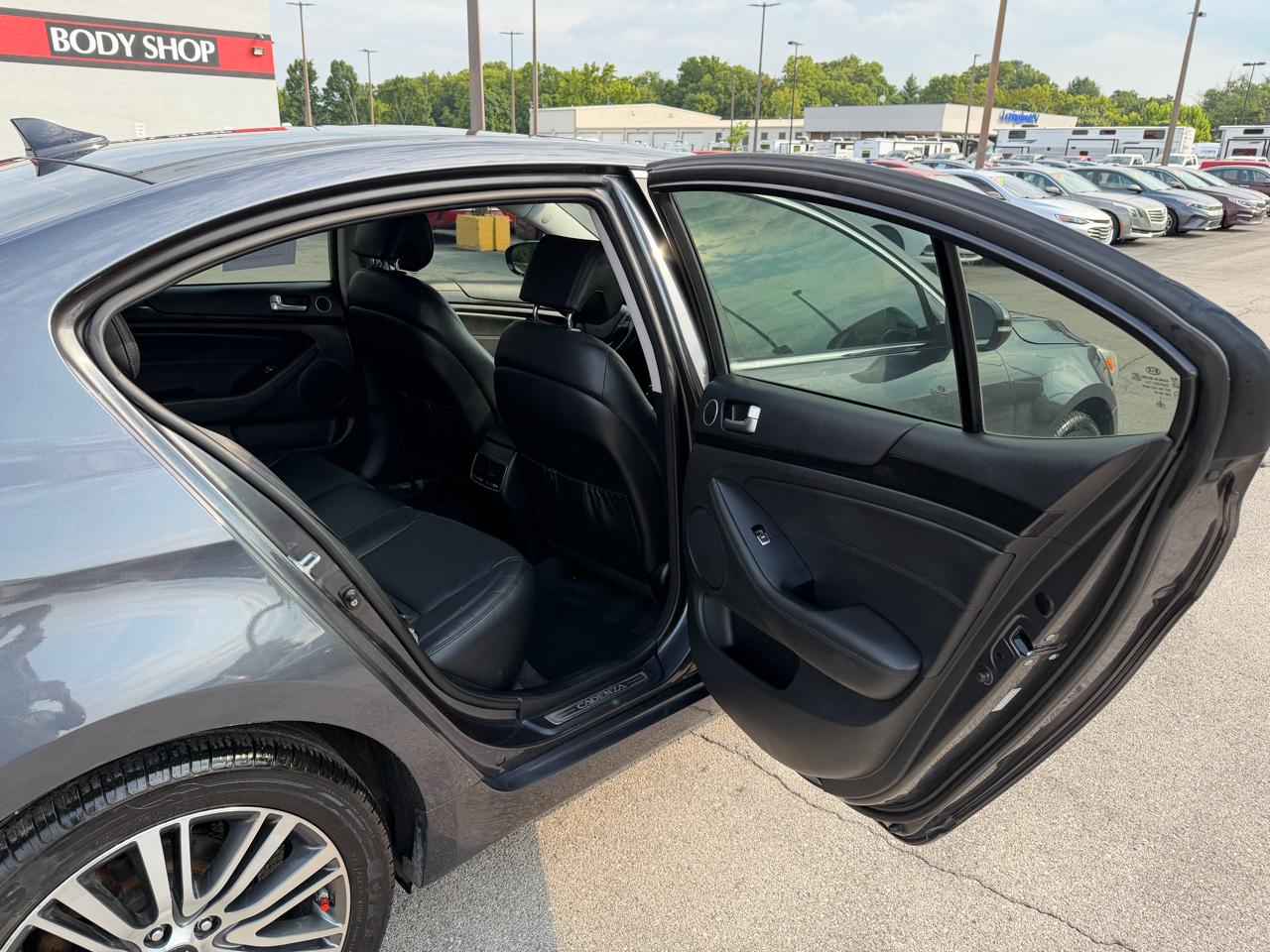 Kia Cadenza Premium 2016